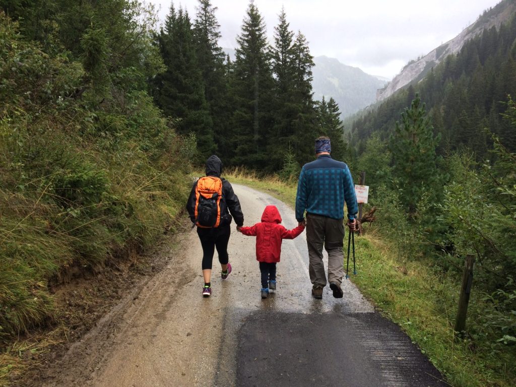 10 Must-Have Items for Parents and Kids on Your Next Family Trip